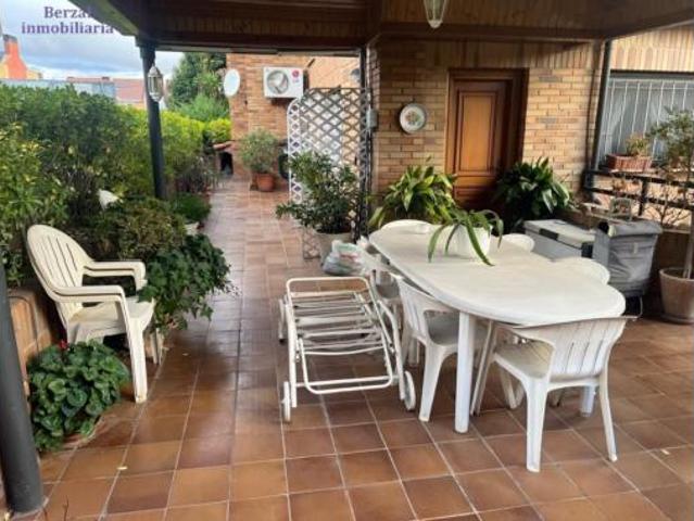 Chalet en venta en Montesoria, Logroño