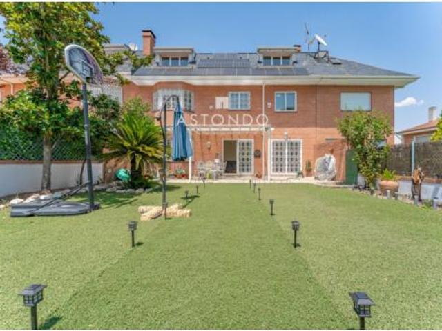Villa en venta en Madrid, Piovera