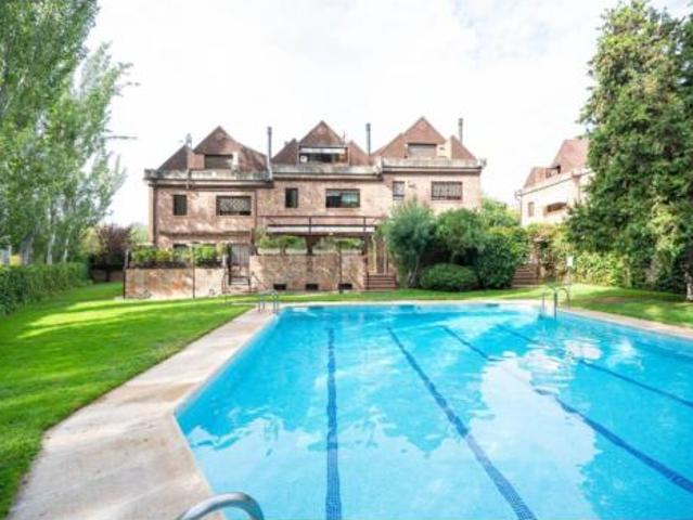 Chalet en venta en San Juan Bautista, Madrid