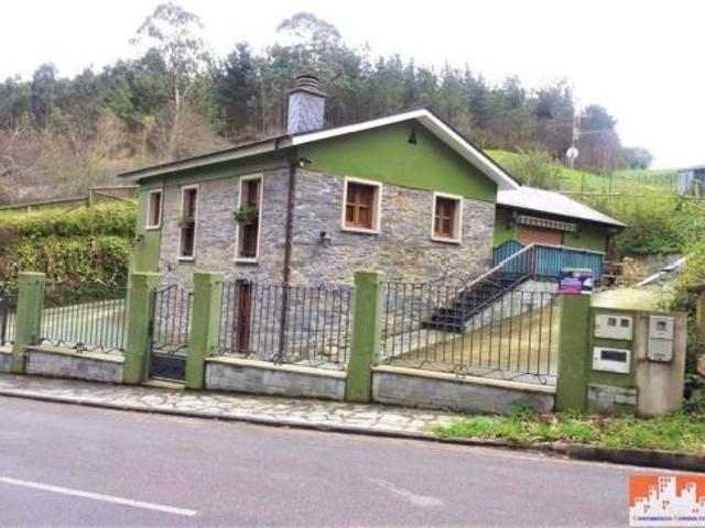 Villa en venta en Navia