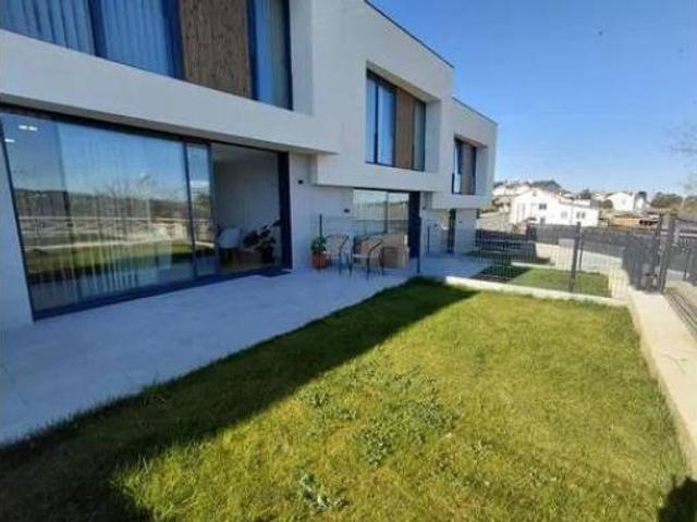 Chalet en venta en Oleiros, A Coruña