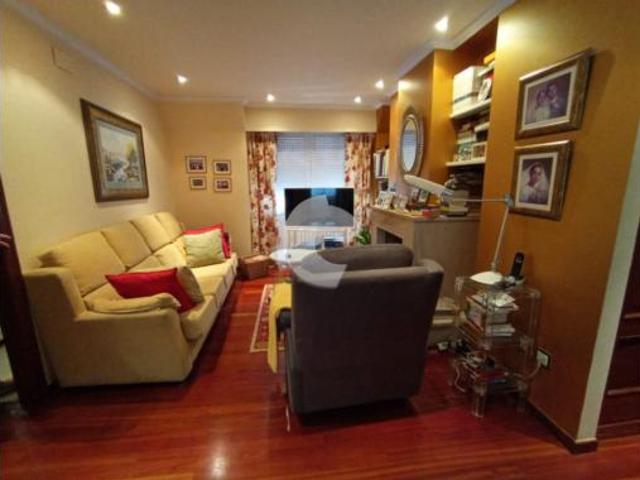 Chalet en venta en As Lagoas, Ourense