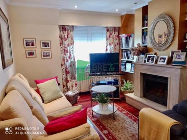 Chalet en venta en As Lagoas, Ourense