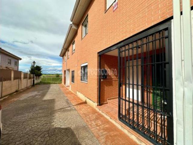 Chalet en venta en Madrebuena, Pioz
