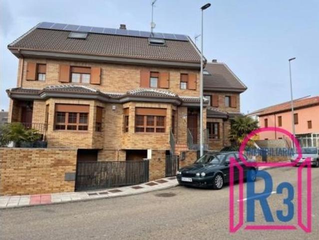 Chalet en venta en Carbajal de la Legua, Sariegos