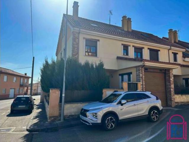 Chalet en venta en Azadinos, Sariegos