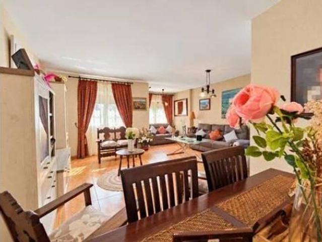 Chalet en venta en Peralta, Tomares