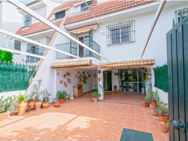 Chalet en venta en Peralta, Tomares