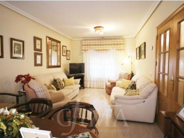 Chalet en venta en Tomelloso, Castilla-La Mancha