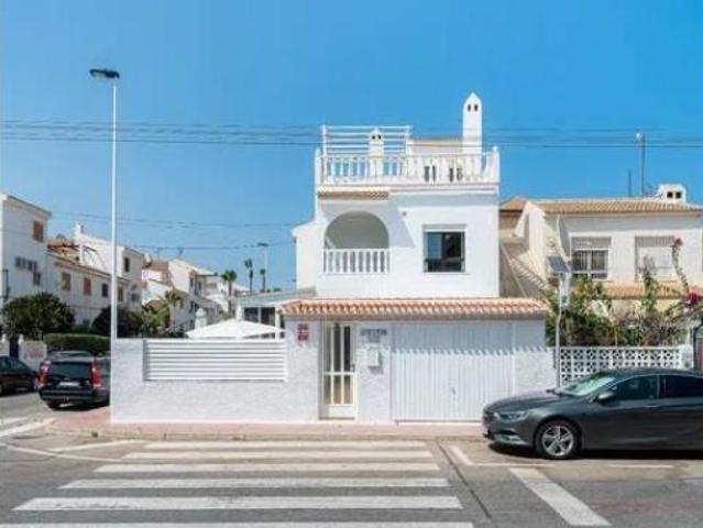 Chalet en venta en La Rosaleda, Torrevieja