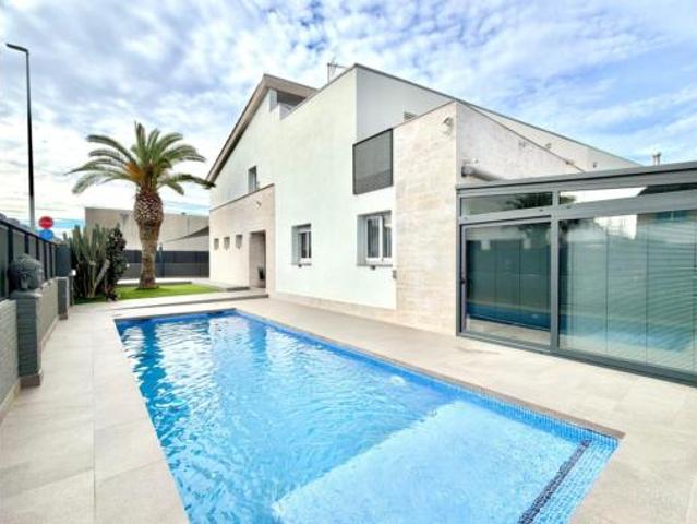 Chalet en venta en El Perelló, Gironès