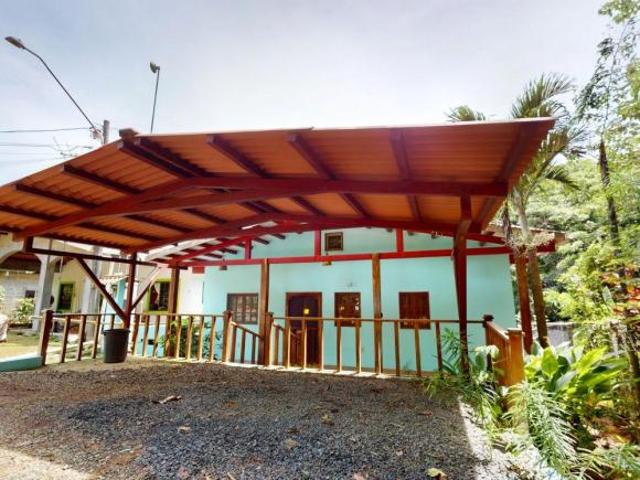 Casa ala venta de 2 habitaciones y recien remodelada