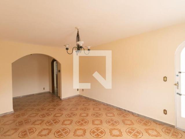 Casa aluguel em Região Geográfica Imediata de Belo Horizonte, Região Metropolitana de Belo Horizonte