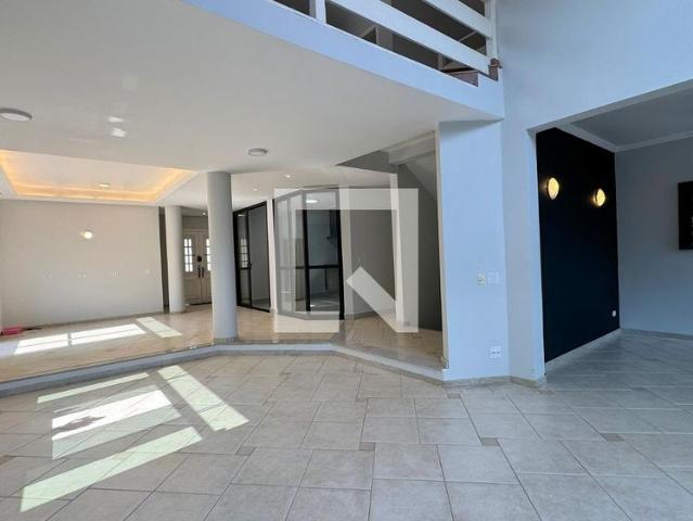 Casa aluguel em Santana de Parnaíba