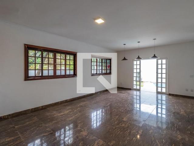 Casa aluguel em Santana de Parnaíba