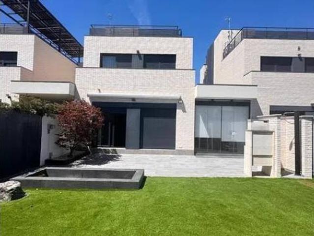 Casa en alquiler en Boadilla Del Monte, Madrid