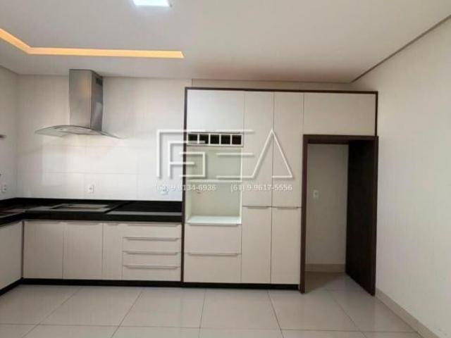 Casa venda em Região Geográfica Imediata de Águas Lindas de Goiás, Região Integrada de Desenvolvimento do Distrito Federal e Entorno