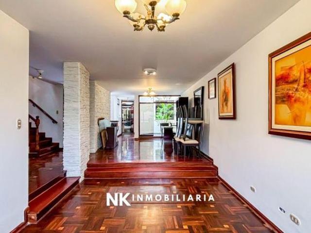 Casa Amplia 4 Pisos + Azotea, 6 Dorm Cochera en Cedros de Villa – Chorrillos