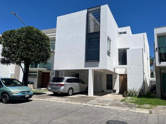 Casa en renta en Lomas de Angelópolis, Santa Clara Ocoyucan