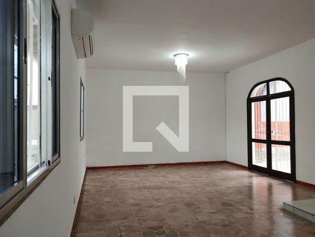 Casa aluguel em Região Geográfica Imediata do Rio de Janeiro, Região Metropolitana do Rio de Janeiro