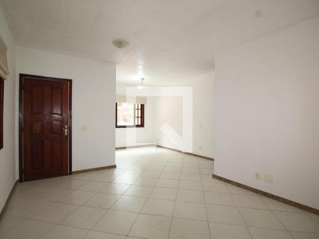 Casa aluguel em Região Geográfica Imediata do Rio de Janeiro, Região Metropolitana do Rio de Janeiro