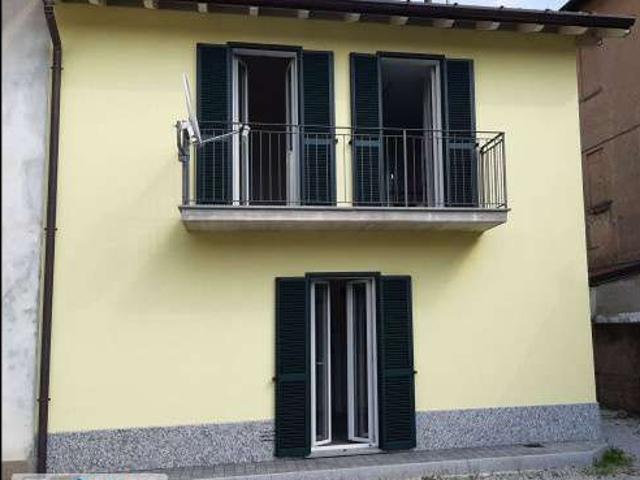 Villa Indipendente in affitto a Comunità Montana del Piambello, Cantello