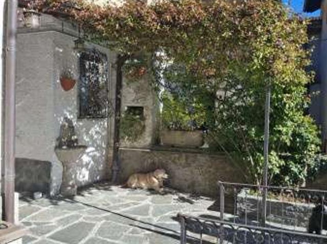 Villa Indipendente in affitto a Blessagno, Lombardia