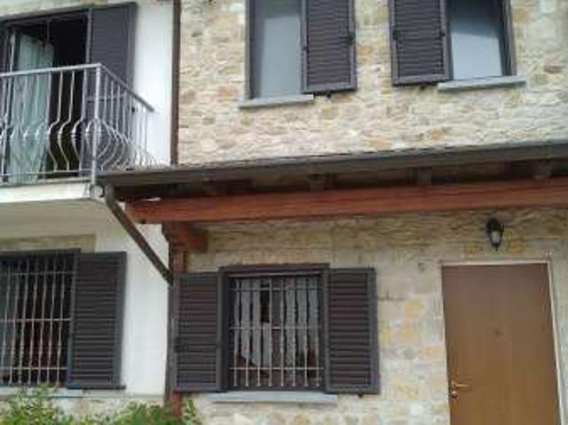 Villa Indipendente in affitto a Montecalvo Versiggia, Pavia