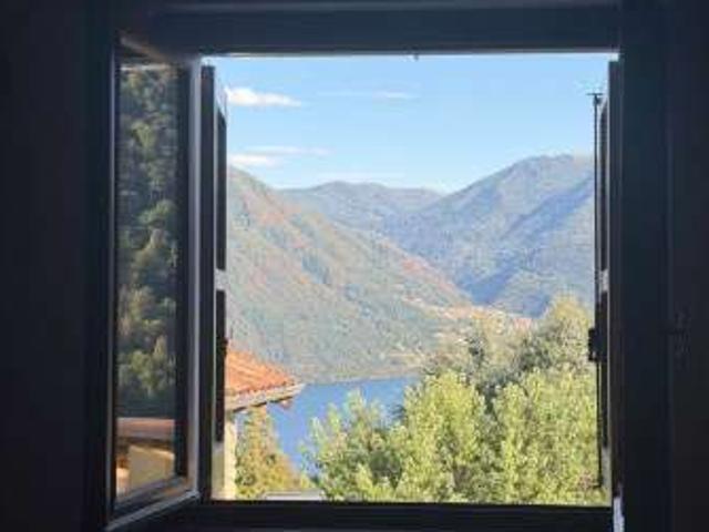 Villa Indipendente in affitto a Dizzasco, Lombardia