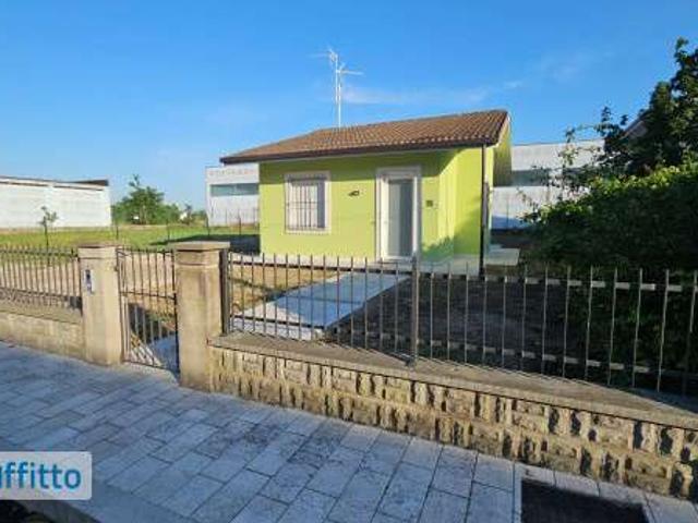 Villa Indipendente in affitto a Viadana, Lombardia