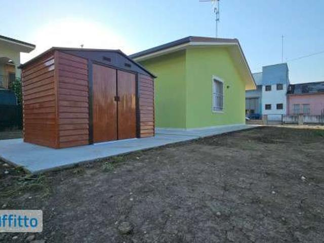 Villa Indipendente in affitto a Viadana, Lombardia