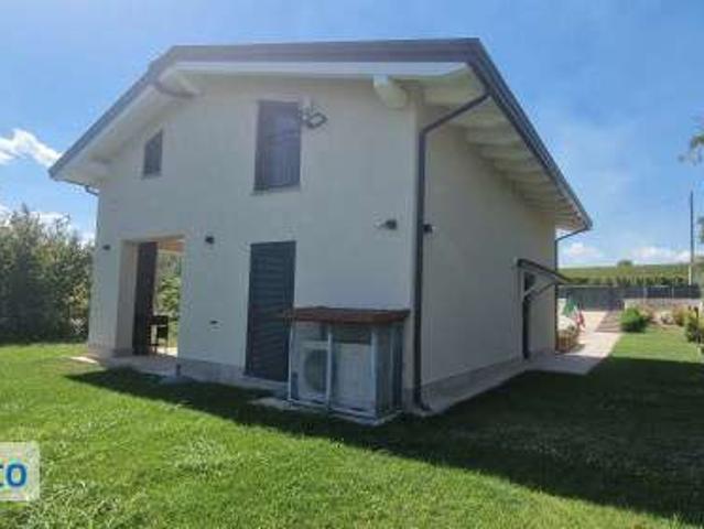 Villa Indipendente in affitto a Taurasi, Campania