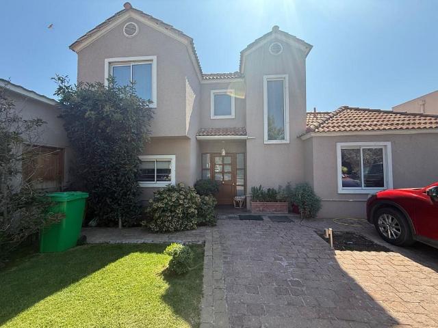 Casa en arriendo en Algarrobal, Metropolitana