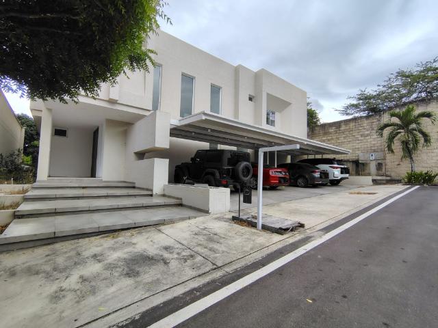 Casa en arriendo en Oriental, Los Patios