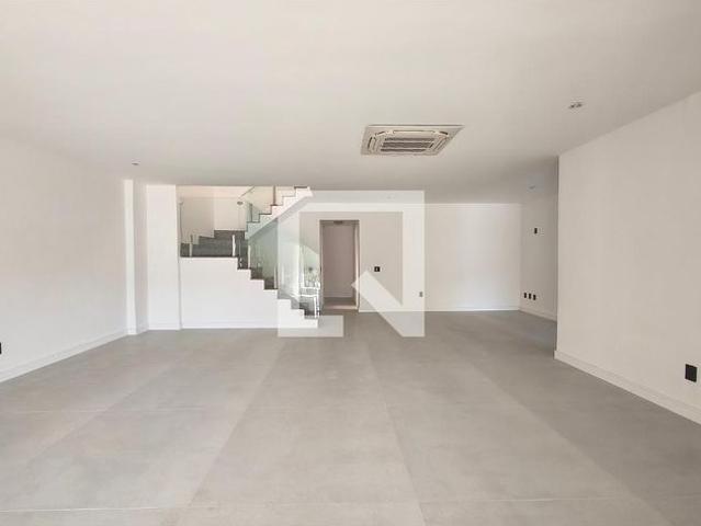 Casa aluguel em Região Geográfica Imediata do Rio de Janeiro, Região Metropolitana do Rio de Janeiro