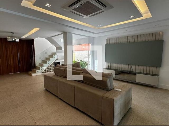 Casa aluguel em Região Geográfica Imediata do Rio de Janeiro, Região Metropolitana do Rio de Janeiro