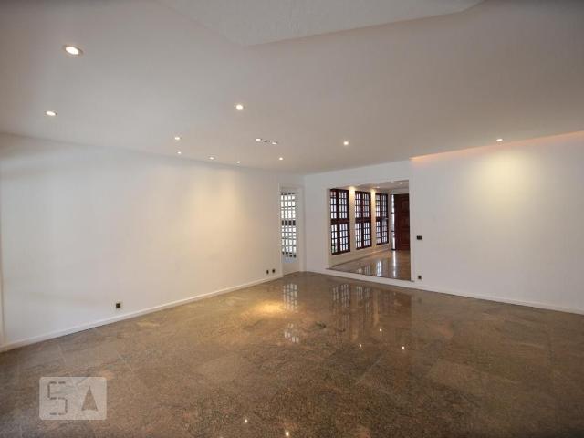 Casa aluguel em Região Geográfica Imediata do Rio de Janeiro, Região Metropolitana do Rio de Janeiro