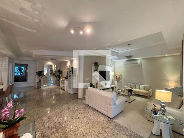 Casa aluguel em Região Geográfica Imediata do Rio de Janeiro, Região Metropolitana do Rio de Janeiro