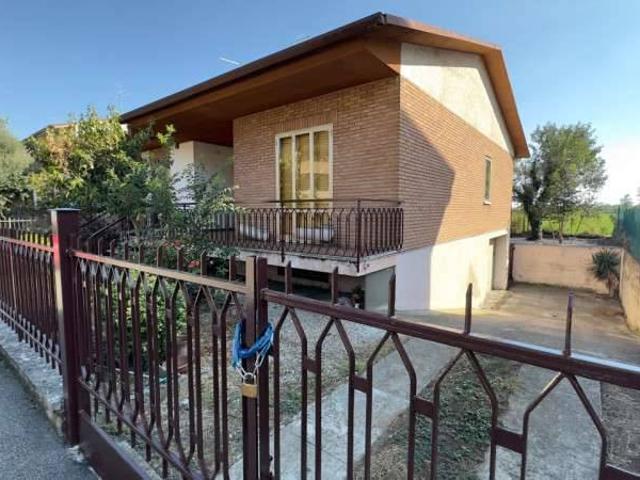 Villa Indipendente in affitto a Sud, Verona