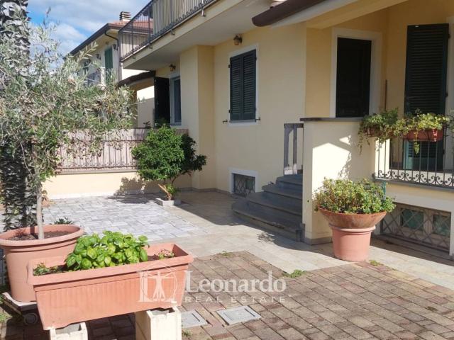 Villa Indipendente in vendita a Paduletto, Camaiore