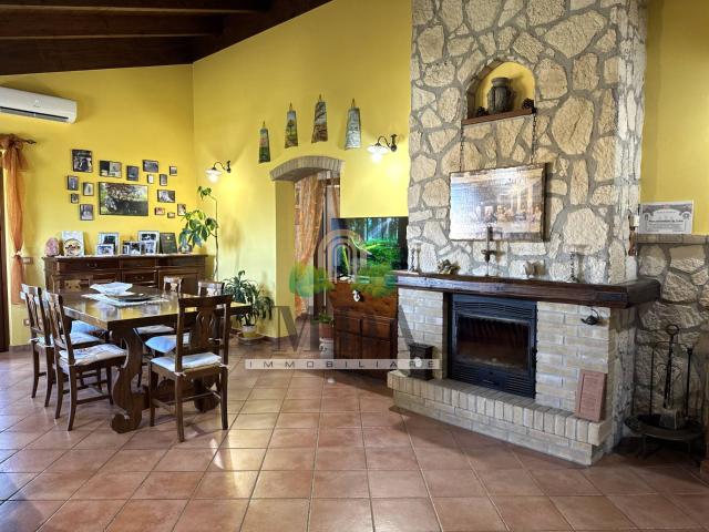 Villa Indipendente in vendita a Floriano, Campli