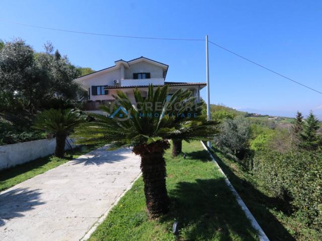 Villa Indipendente in vendita a Unione dei Comuni della Val Vibrata, Colonnella
