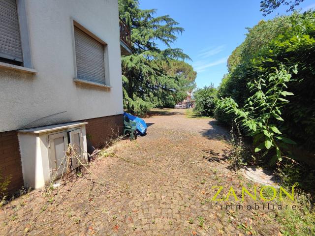 Villa Indipendente in vendita a Lucinico / Ločnik / Luzinìs, Gorizia