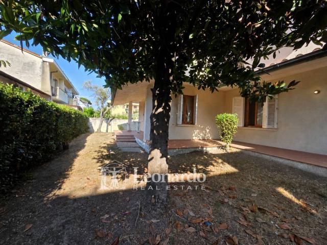 Villa Indipendente in vendita a Torre del Lago Puccini, Viareggio