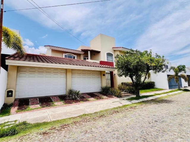 Casa en renta en Residencial Esmeralda, Colima