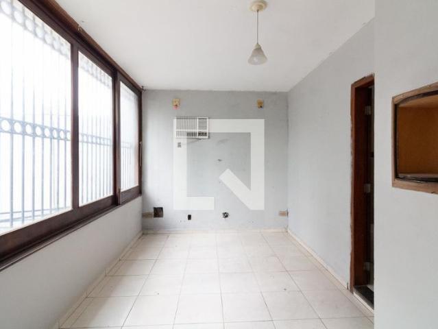 Casa aluguel em Caxingui, São Paulo