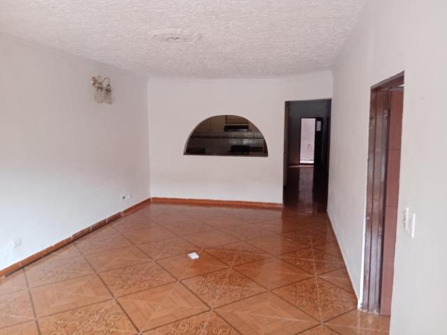 Casa en arriendo en Evaristo García, Cali