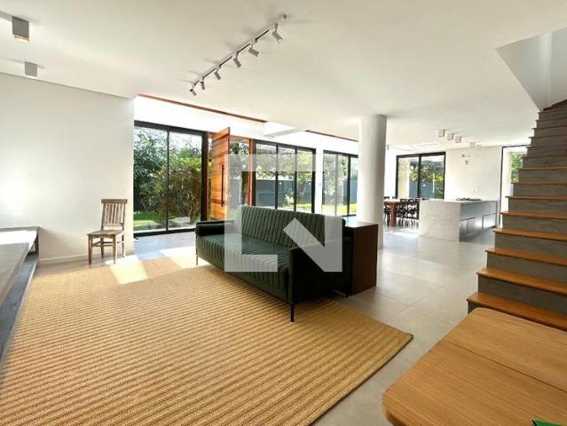 Casa aluguel em Região Geográfica Imediata de Florianópolis, Desterro