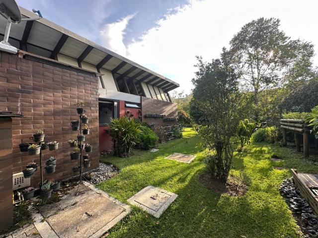 Casa Campestre En Arriendo En El Carmen De Viboral A156425