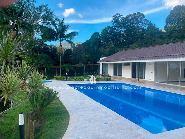 Casa Campestre En Arriendo En Envigado En Loma Del Escobero A285307